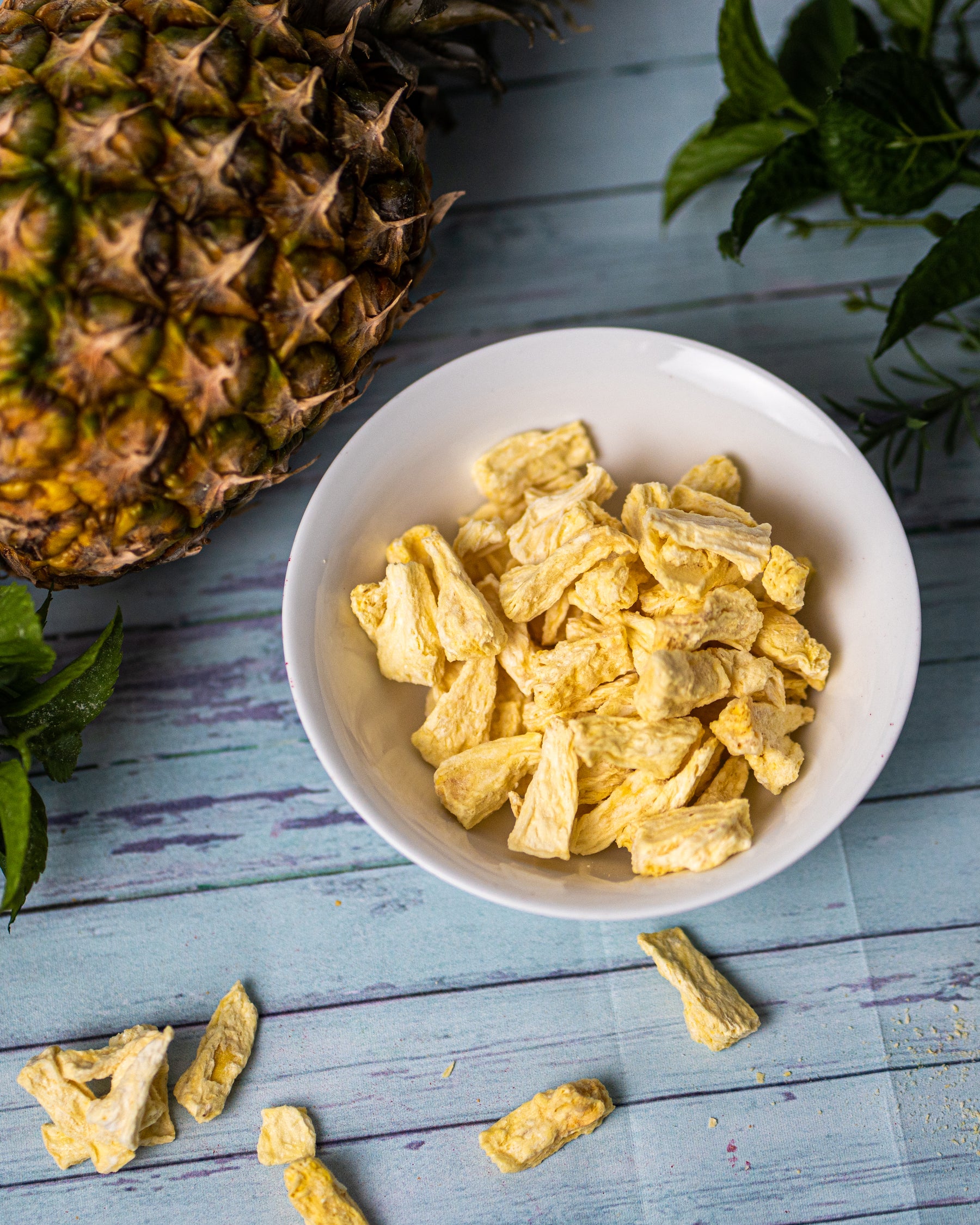 Piña liofilizada en trozos