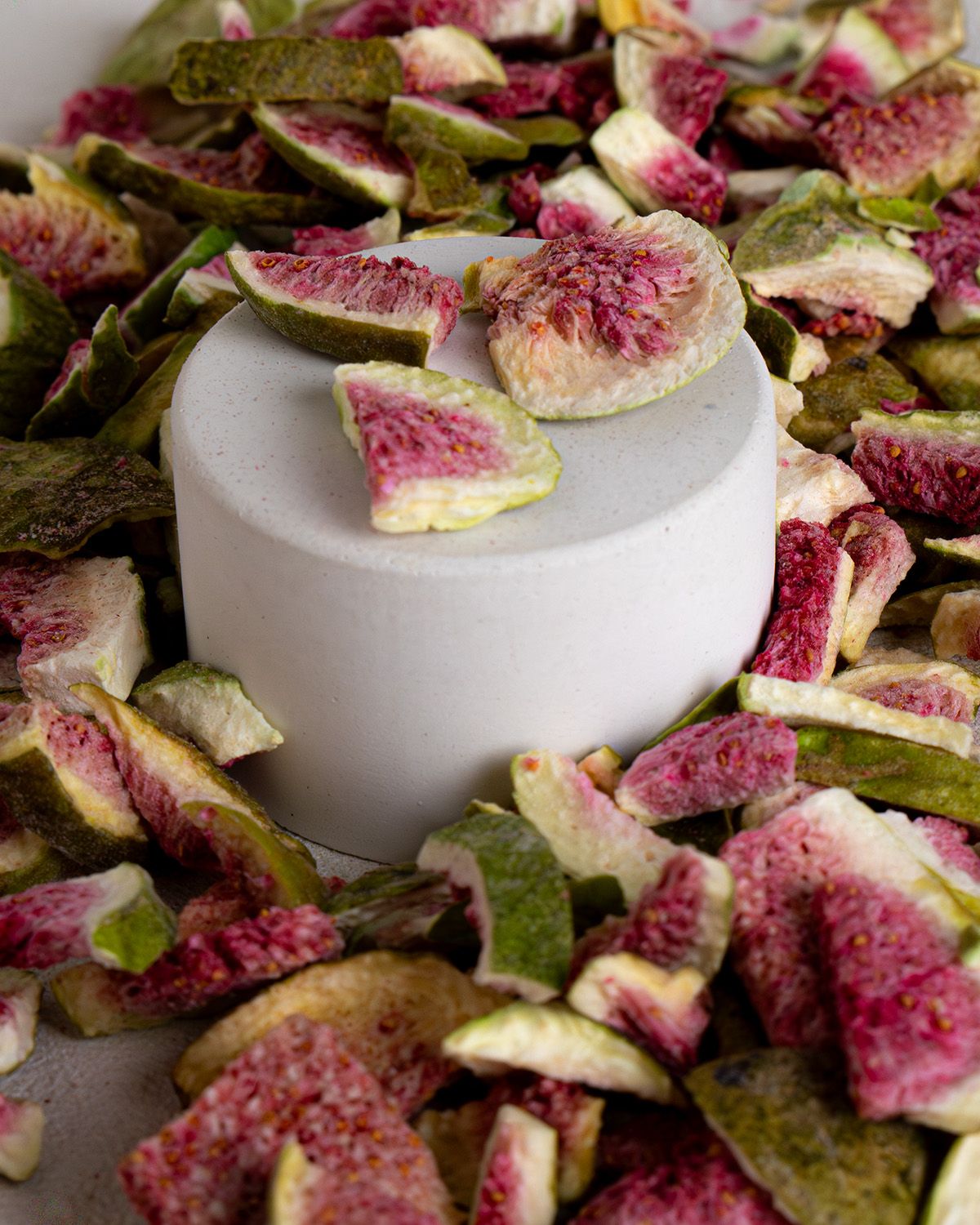 Freeze-dried fig pieces
