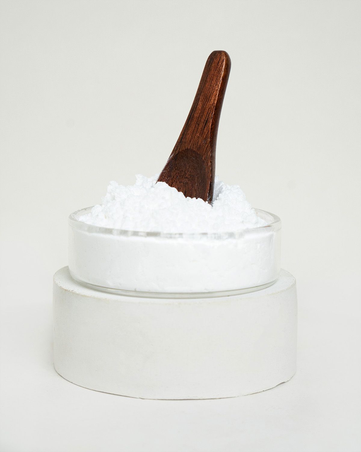 Leucine powder