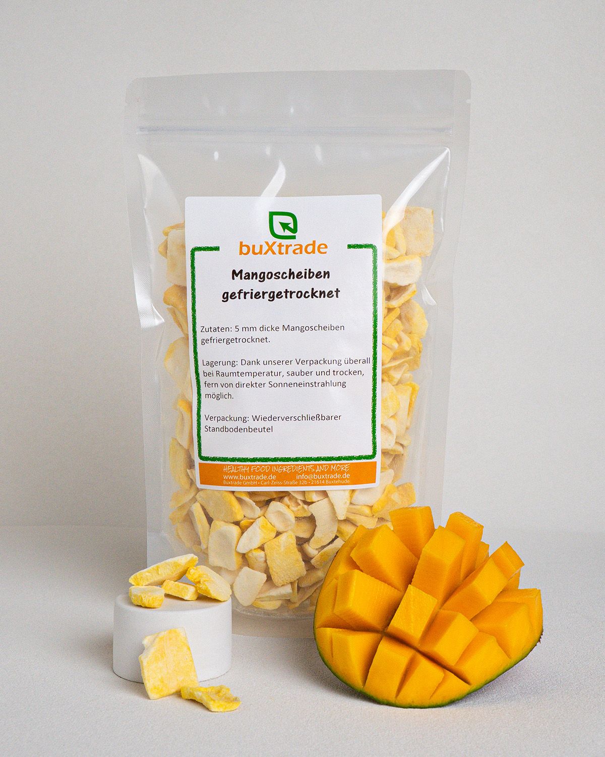 Freeze-dried mango slices