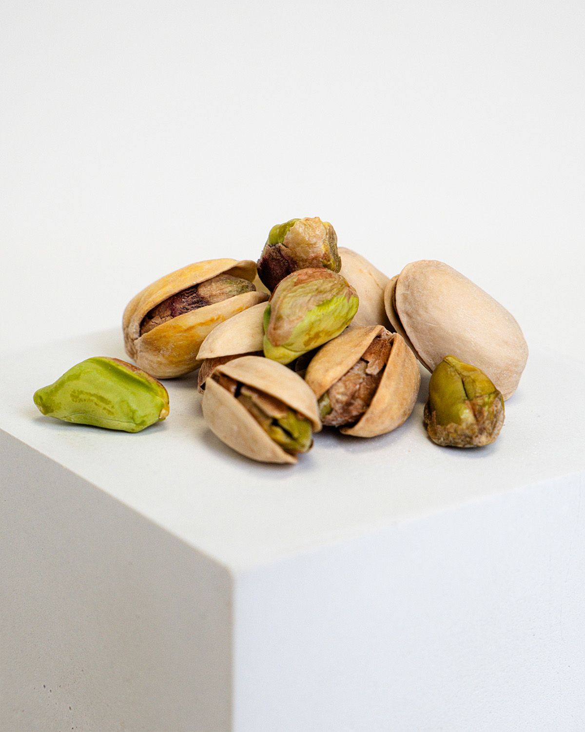 Pistachio kernels with shell