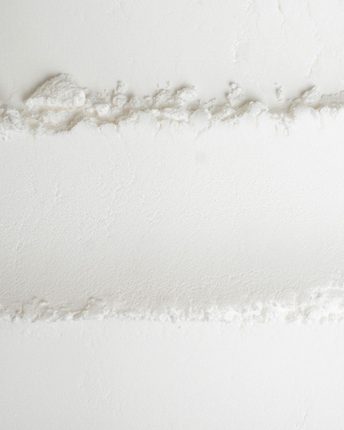 Leucine powder