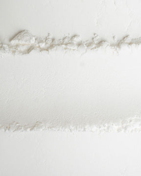 Leucine powder
