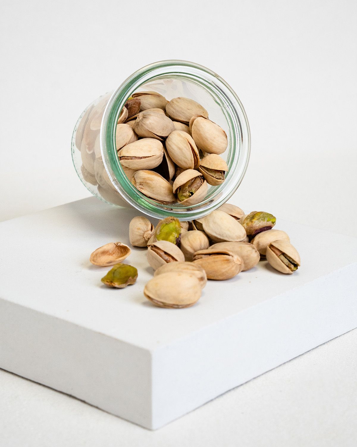 Pistachio kernels with shell