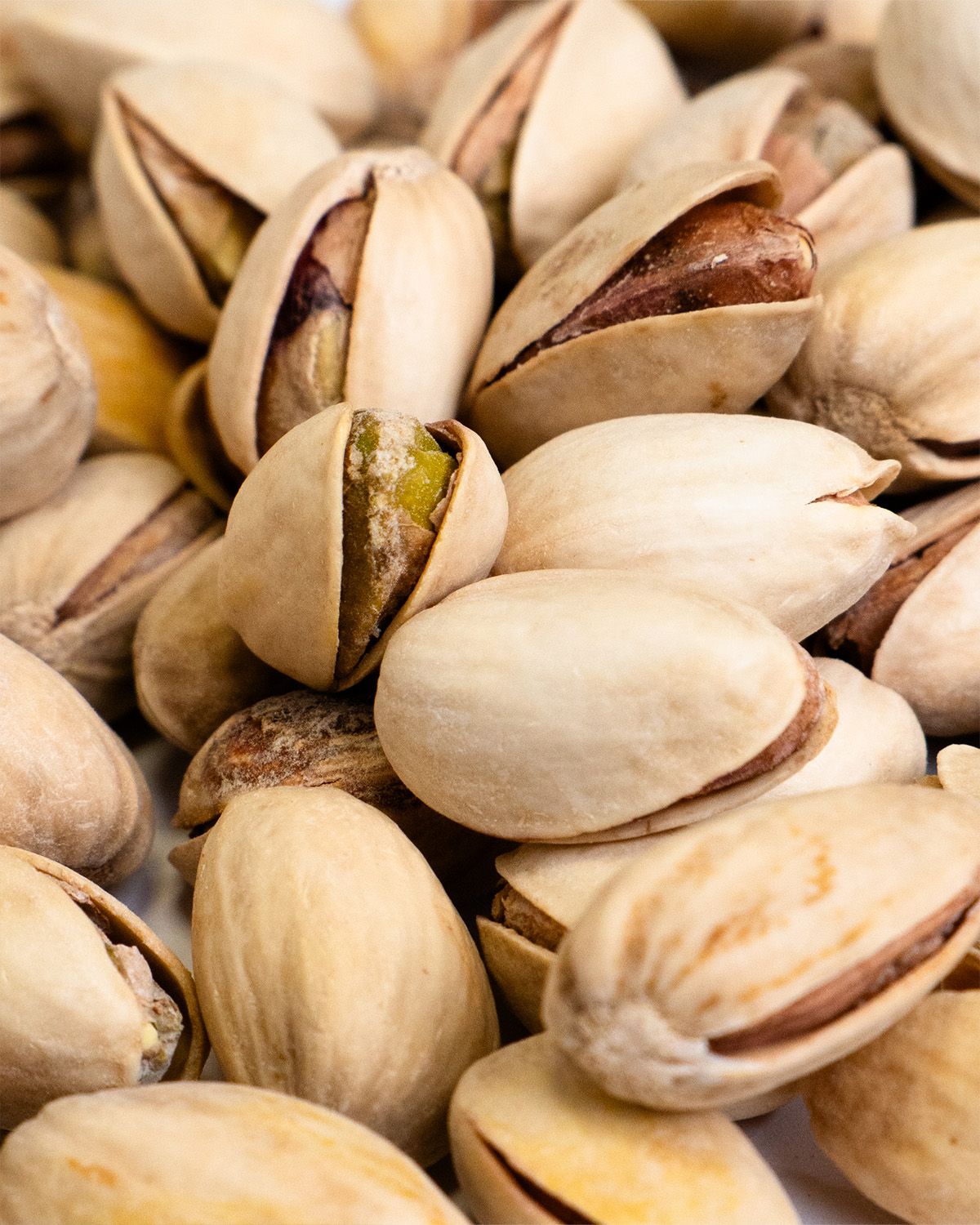 Pistachio kernels with shell